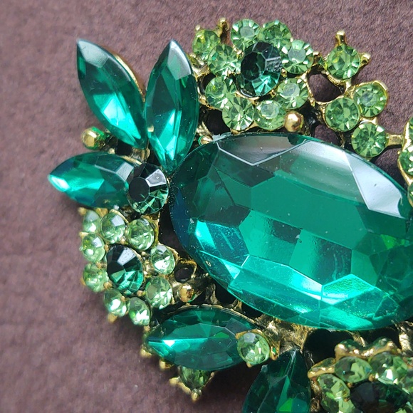 Green Rhinestone Statement Brooch - Picture 4 of 4